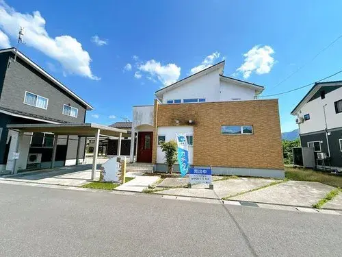 Akiya in Ono