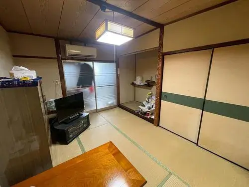 Kyoto Prefecture Uji City 2-Story Residence with All Rooms Storage (3)