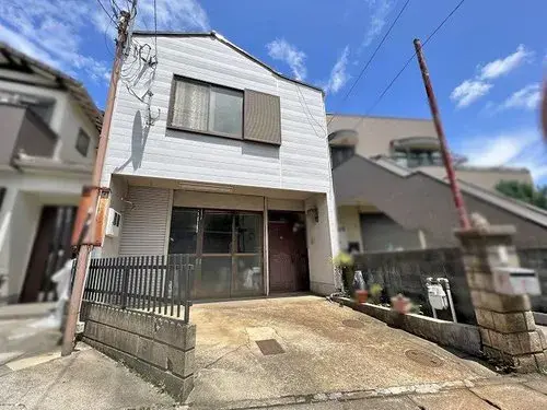 Akiya in Yamashina Ward