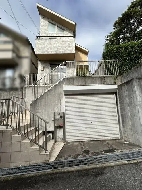 Akiya in Kobe