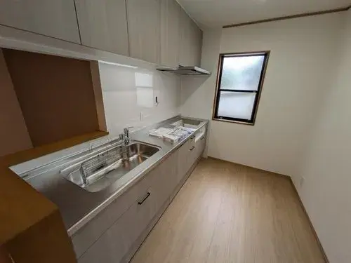 Almacenamiento en Todas las Habitaciones, Edificio de 2 Plantas, Naruto-cho, Prefectura de Tokushima (2)