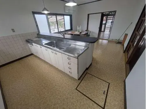 Casa de dos pisos con almacenamiento bajo el suelo Miki Town Kagawa Prefecture (2)