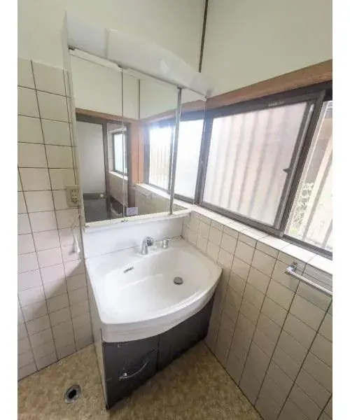 Casa de dos pisos con almacenamiento bajo el suelo Miki Town Kagawa Prefecture (5)