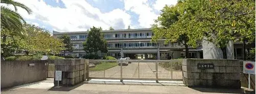 Casa de dos pisos con almacenamiento bajo el suelo Miki Town Kagawa Prefecture (8)