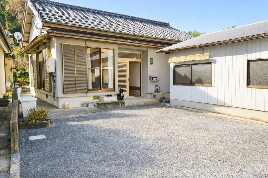 Akiya in Saiki