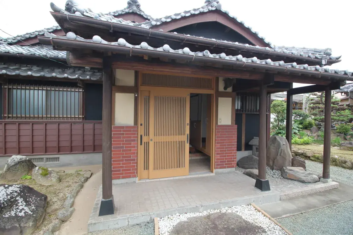 Akiya in Uto