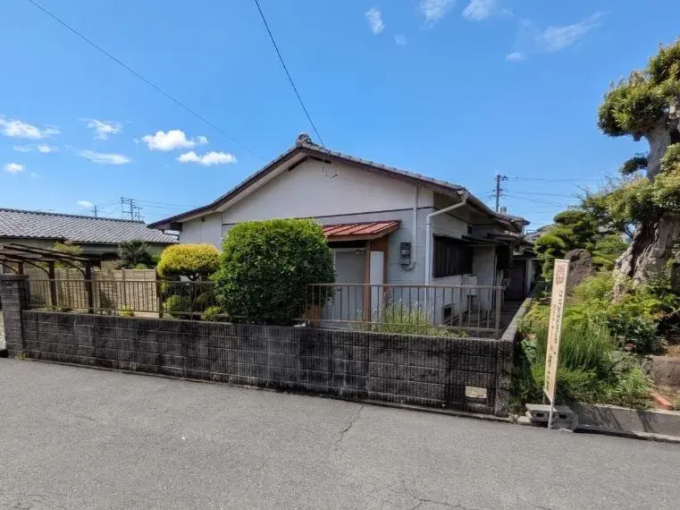 Akiya in Uki