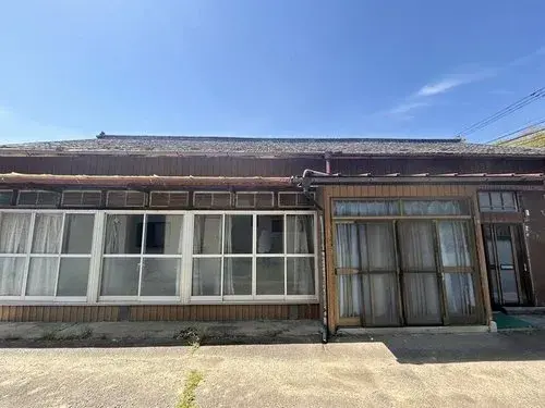 Akiya in Tome
