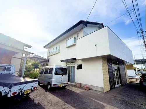 Akiya in Naka