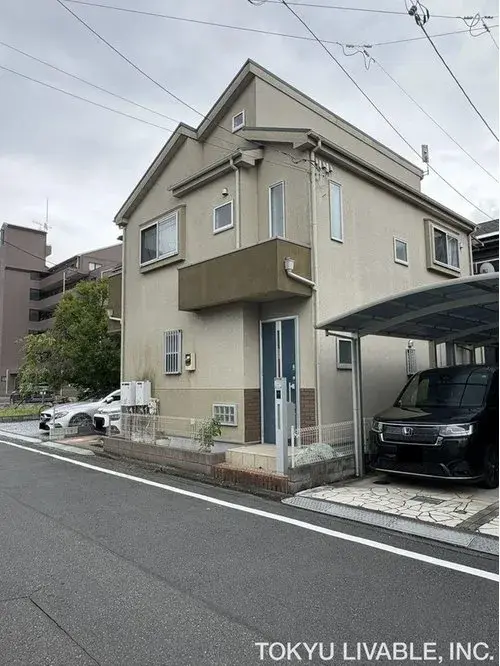 Akiya in Toda