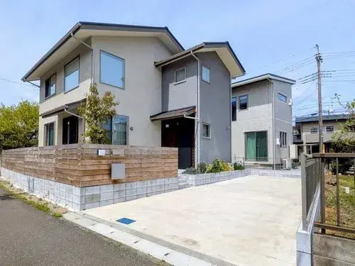 Akiya in Shiroi