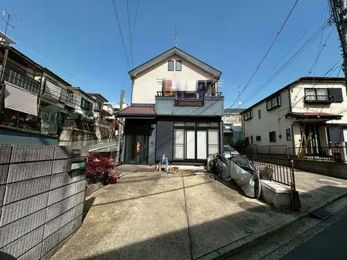 Akiya in Zama