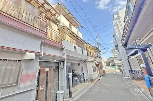 Akiya in Settsu