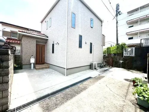 Akiya in Kobe