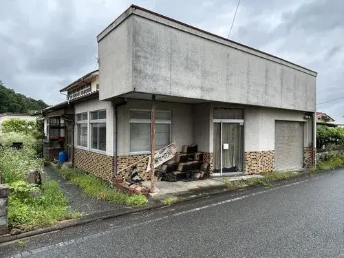 Akiya in Miyoshi