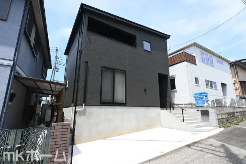 Akiya in Shiroi