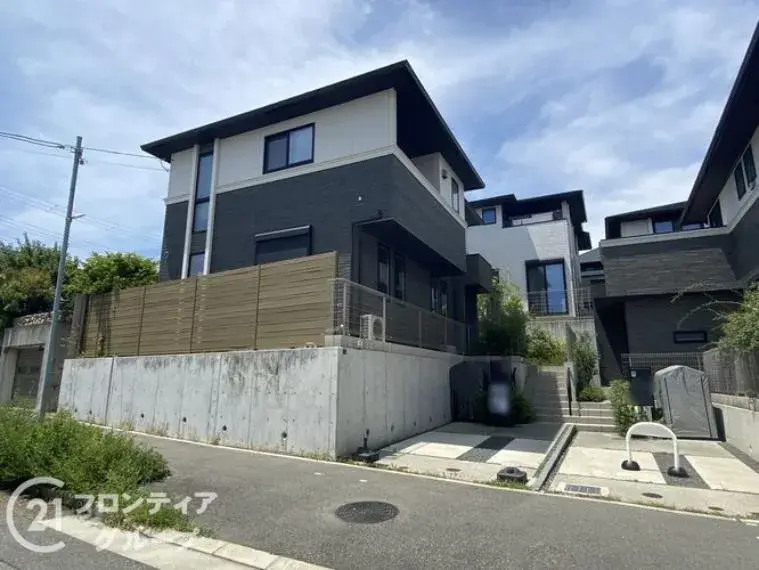 Akiya in Kobe