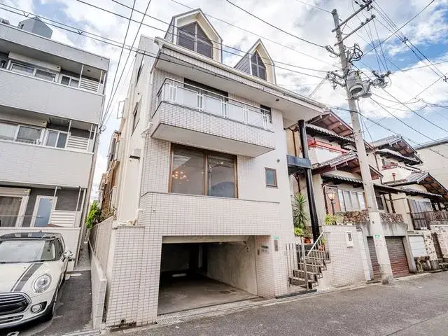 Akiya in Osaka