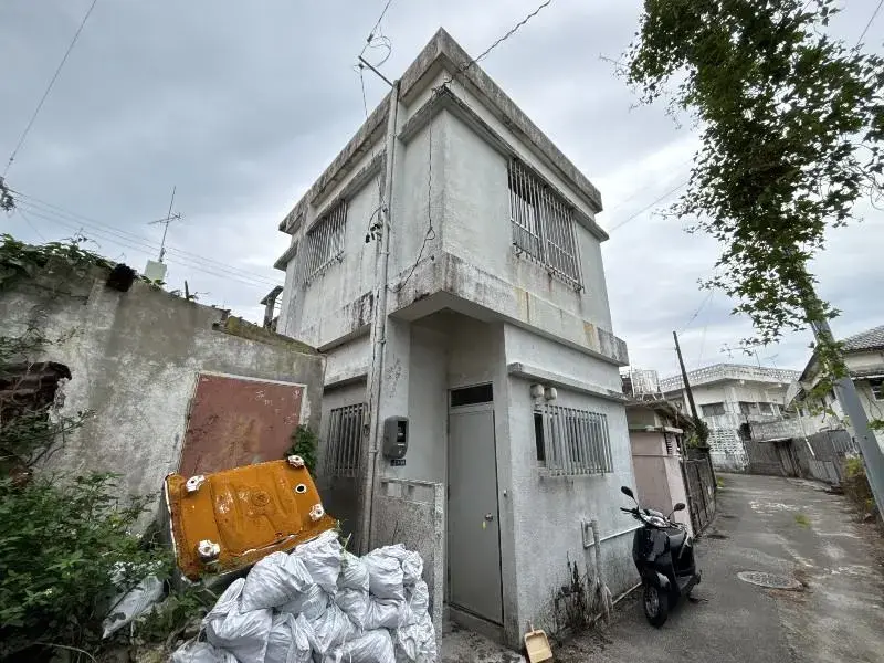 Akiya in Okinawa