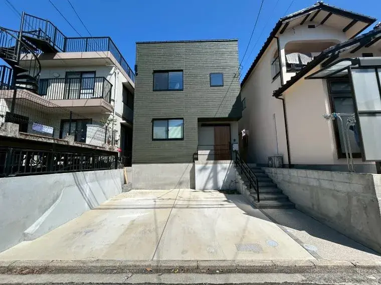 Akiya in 広島市