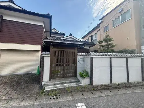 Akiya in Saga
