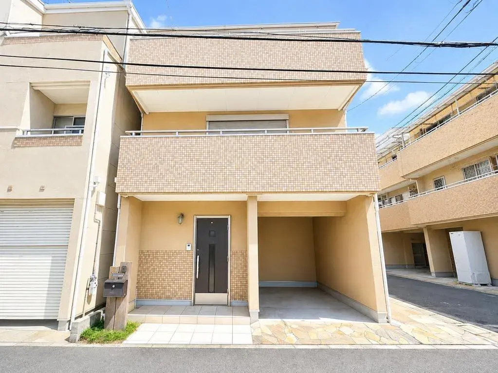 Akiya in Osaka