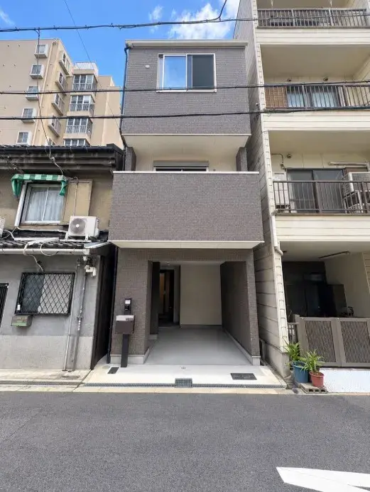 Akiya in Osaka