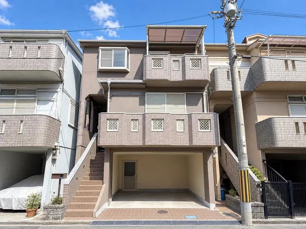 Akiya in Osaka