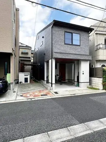 Akiya in Tokio