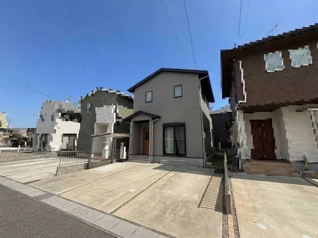 Akiya in Fideos