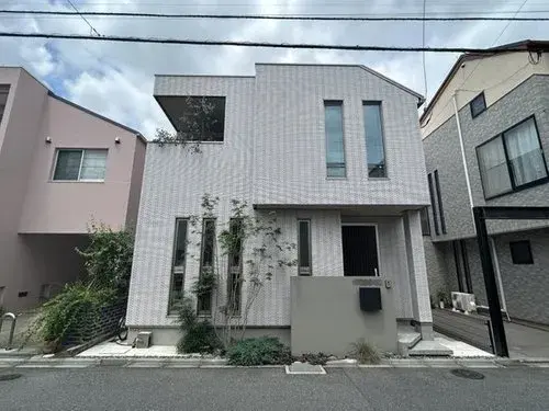 Akiya in Tokio