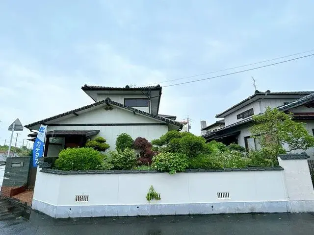 Akiya in ساغا
