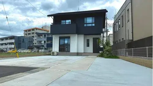 Akiya in توتشيغي