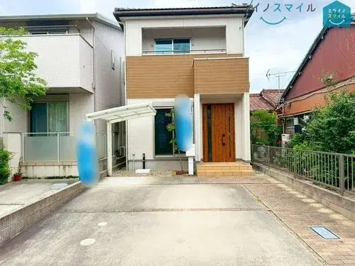 Akiya in Айти