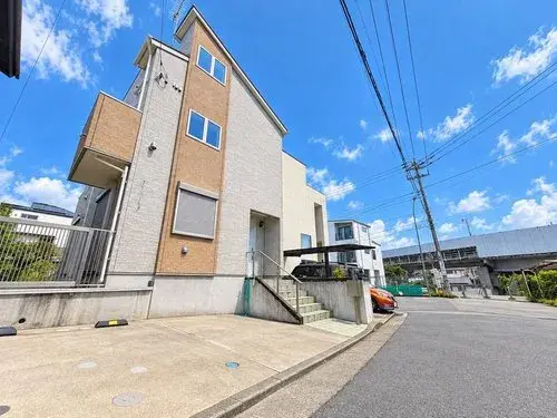 Inmueble 2LDK+S
Konan-ku, Ciudad de Yokohama
Prefectura de Kanagawa (2)