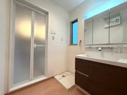 Inmueble 2LDK+S
Konan-ku, Ciudad de Yokohama
Prefectura de Kanagawa (19)
