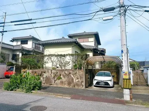Akiya in Fideos