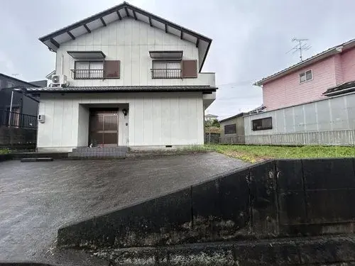 Akiya in غيفو