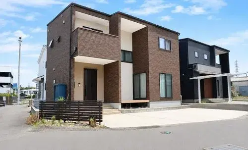 Akiya in شيزوكا