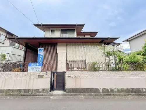Akiya in شيزوكا