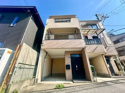 Akiya in Osaka