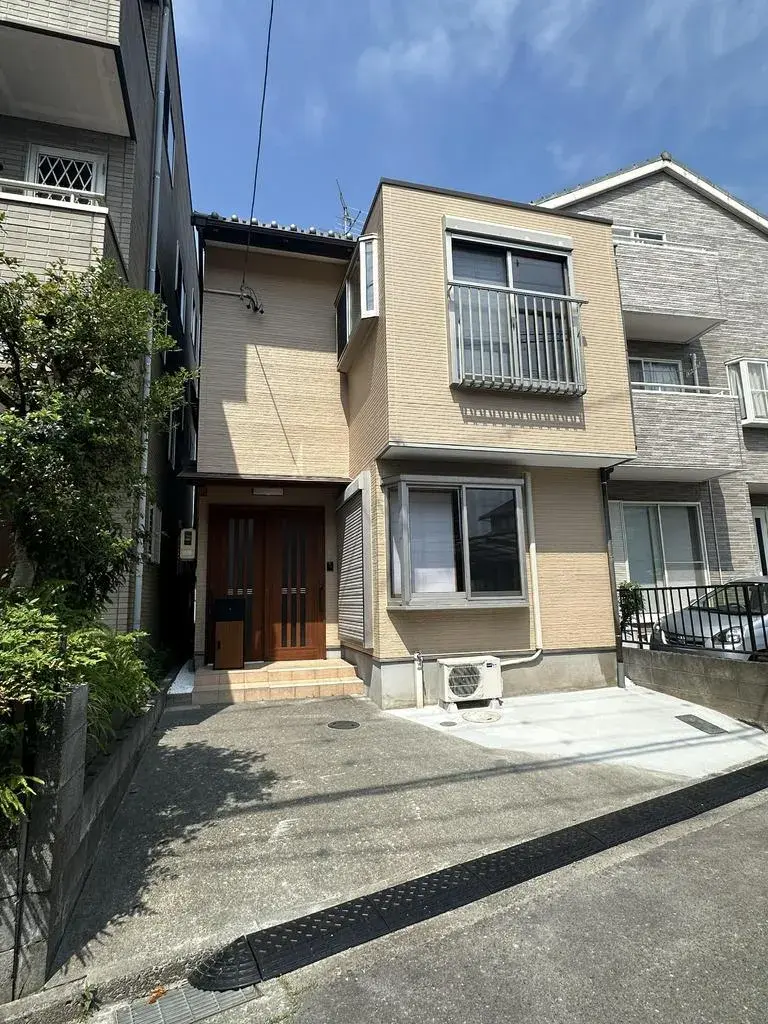 Akiya in شيزوكا
