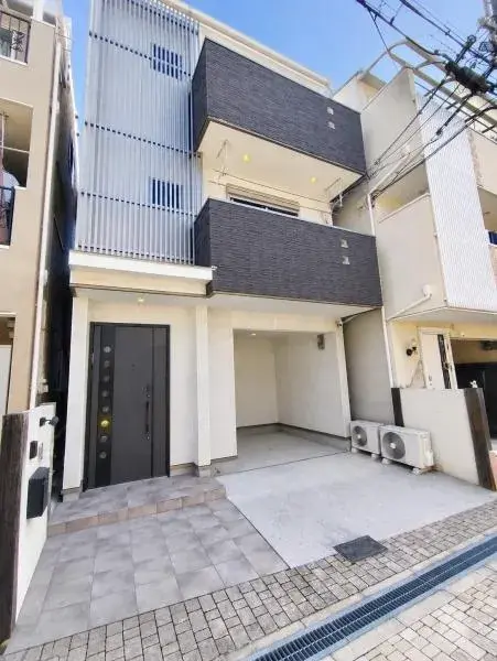 Akiya in Osaka