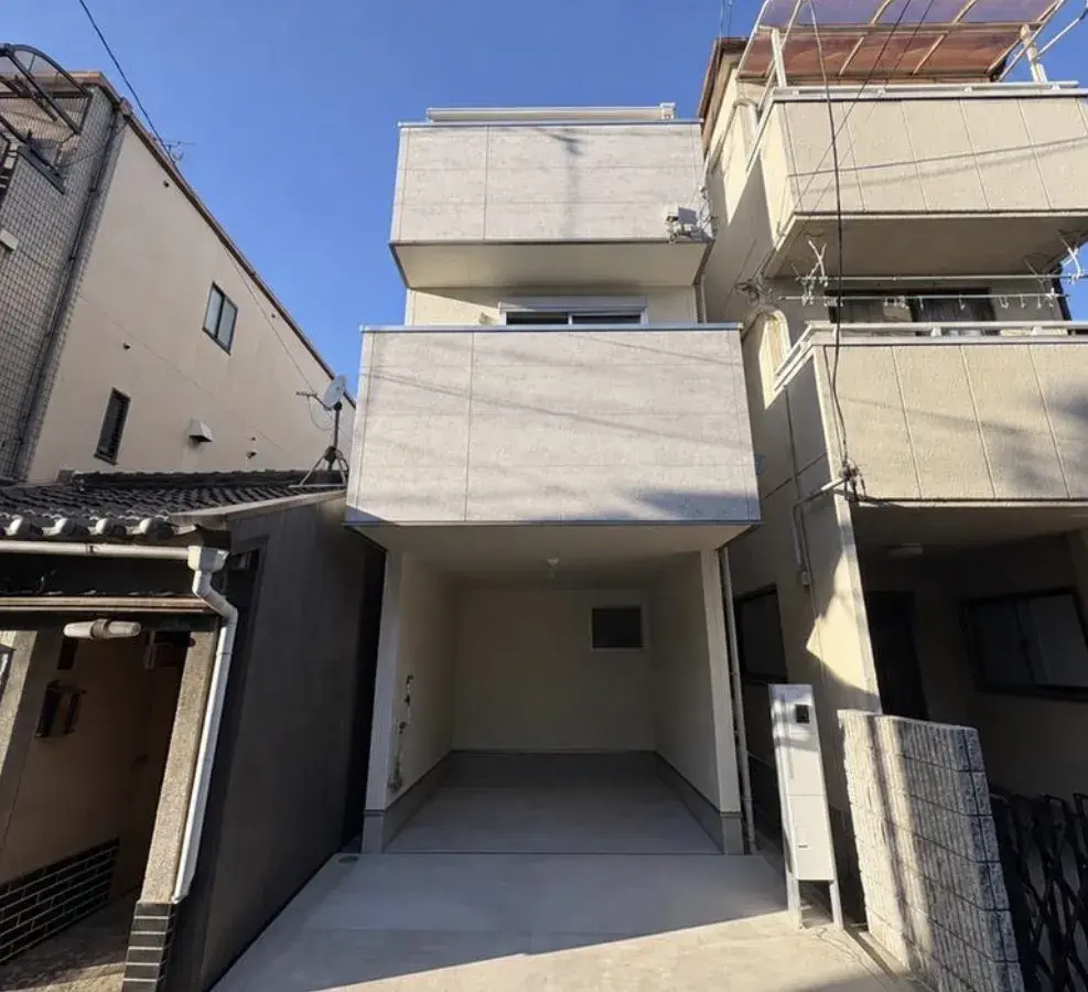 Akiya in Osaka