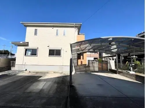 Akiya in Айти