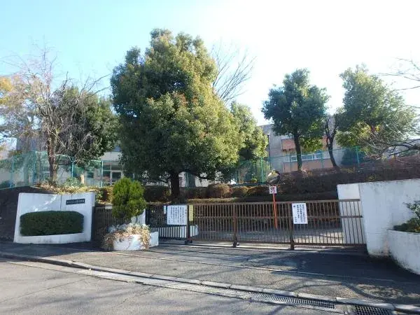Propriété 4LDK
Arrondissement d'Aoba, Ville de Yokohama
Préfecture de Kanagawa (18)