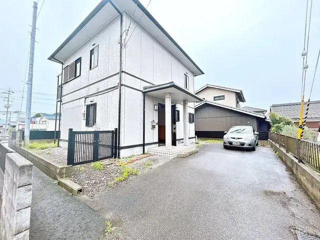 Akiya in شيغا