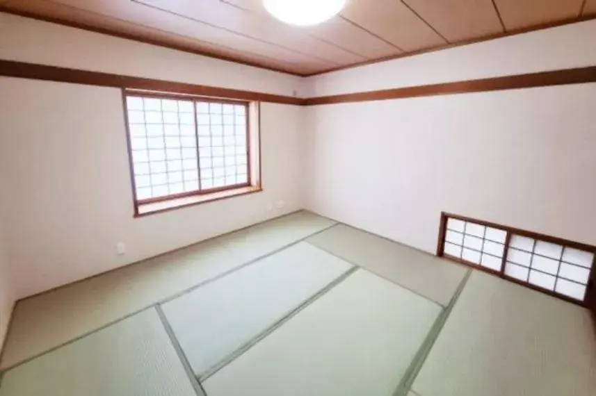 Osaka Tomitabayashi City 4-Bedroom Property (8)