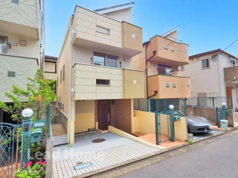 Akiya in Tokio
