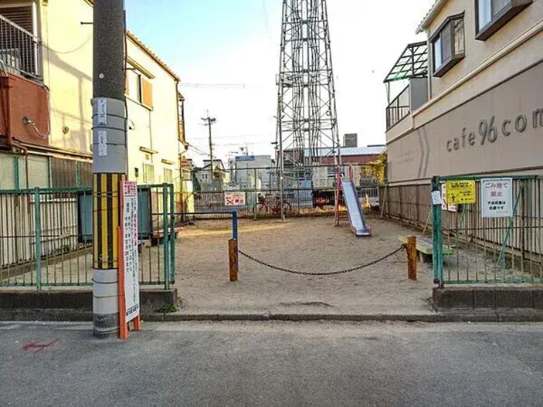 三室两厅一厨
东大阪市
大阪府 (12)
